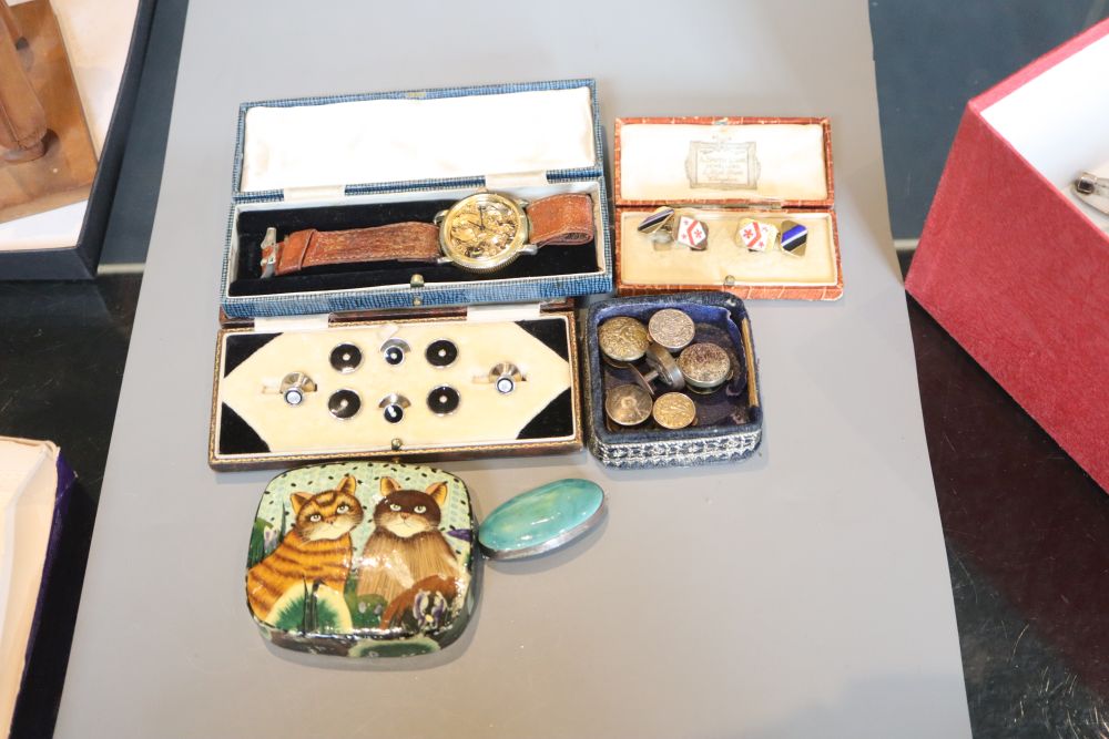 A Ruskin pottery brooch, other jewellery, buttons, studs and badges